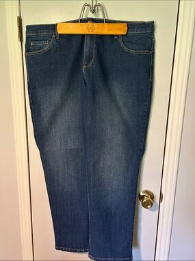 Gloria Vanderbilt Straight Leg Jeans in Dark Blue Wash